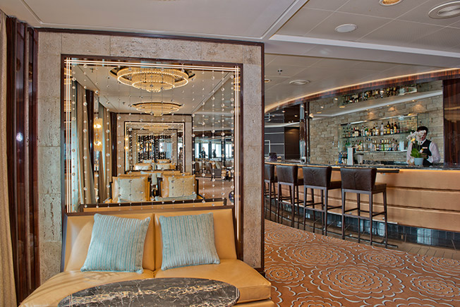 El Horizon Night Club, uno de los salones más elegantes a bordo del Seven Seas Voyager (Regent Cruises) REGENT SEVEN SEAS CRUISES SEVEN SEAS VOYAGER REGENT CRUISES LUXURY CRUISES REGEN SEVEN SEAS CRUCEROS DE LUJO REGENT SEVEN SEAS VOYAGER CRUCEROS RSSC REGENT CRUISES #crucerosdelujo #luxurycruises #crucerosexclusivos #regentsevenseas #regentcruises #rssc #crucerosregent #sevenseasvoyager #regentvoyager #luxurycruises #crucerosdeluxe #crucerosdelujo #cruceroslujo